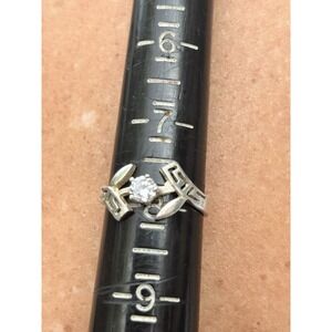 Beautiful Sterling Silver Floral Size 8 Ring White Stone #495